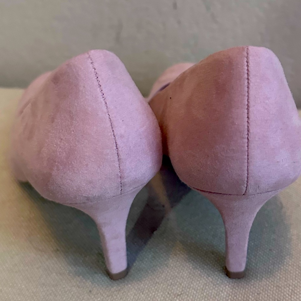 Pink dress shoes